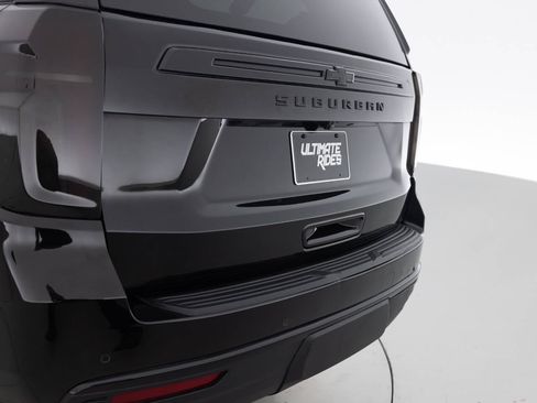 Used 2023 Chevrolet Suburban RST image 16