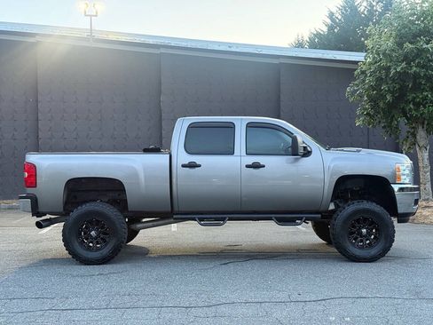 Used 2012 Chevrolet Silverado 2500 LT w/ Interior Plus Package AWD/4WD image 4