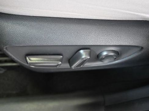 Used 2021 Toyota RAV4 XLE AWD/4WD image 22