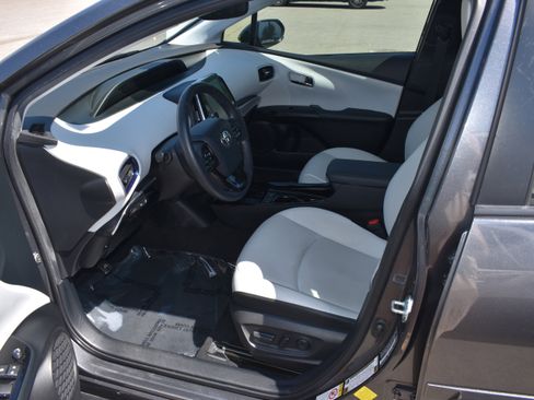 Used 2022 Toyota Prius Limited w/ Premium Convenience Package FWD image 12