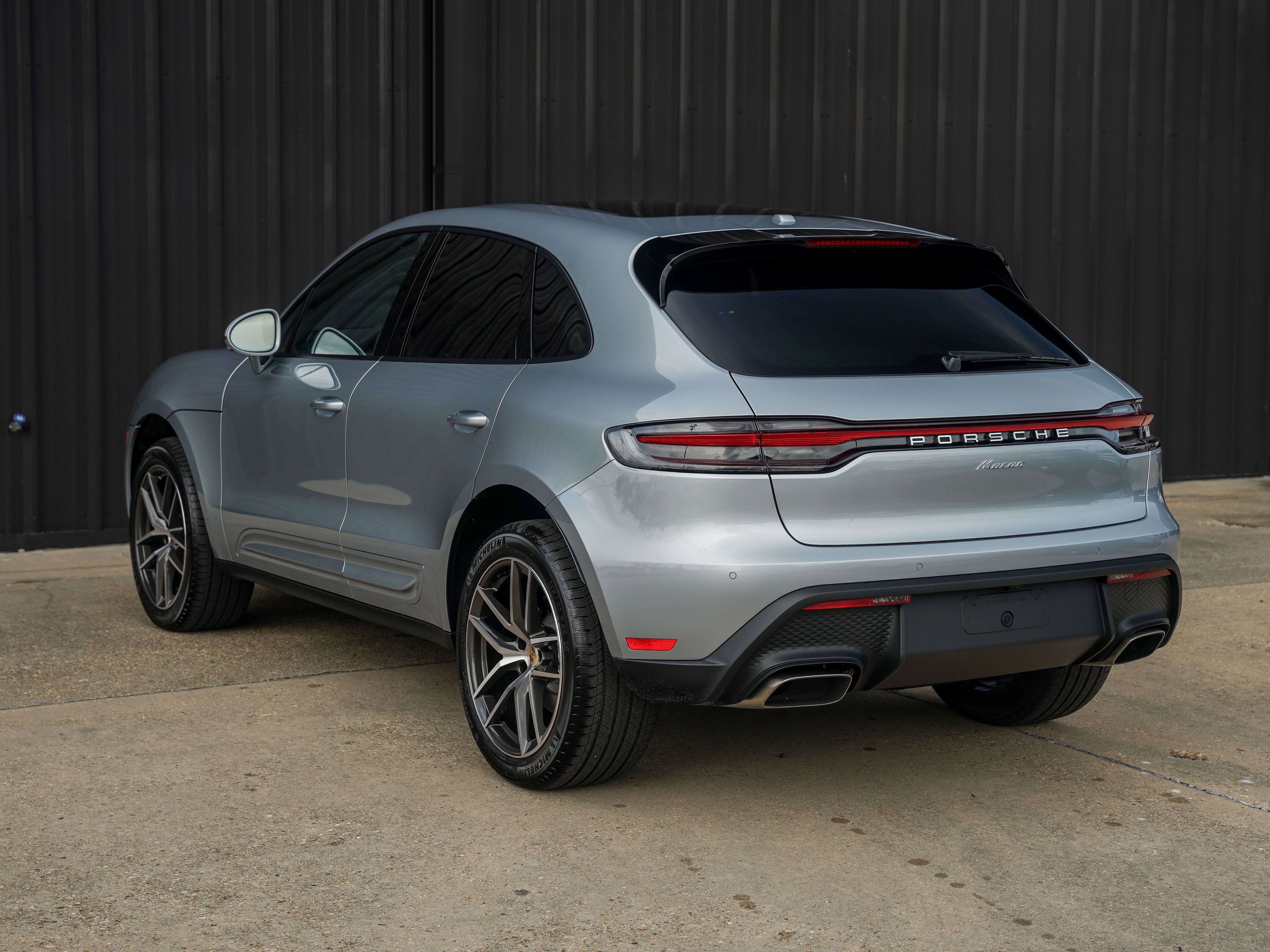 Certified 2026 Porsche Macan AWD/4WD image 3