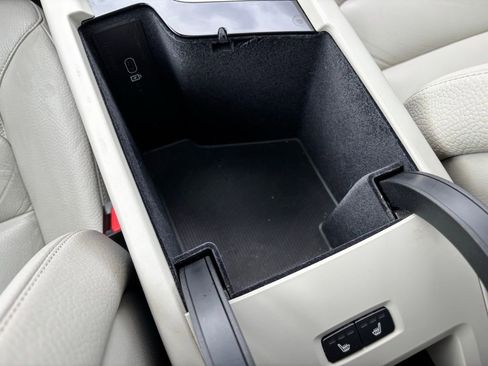 Certified 2023 Volvo XC60 B5 Plus w/ Climate Package image 9