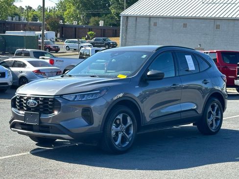 Used 2025 Ford Escape ST-Line AWD/4WD image 2