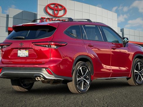 Used 2021 Toyota Highlander XSE image 3