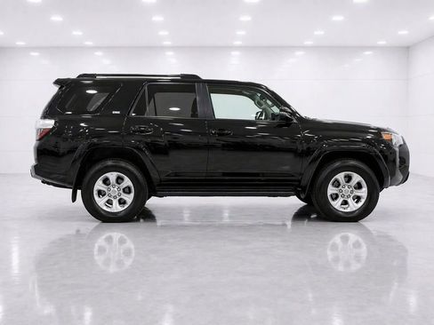 Used 2020 Toyota 4Runner SR5 AWD/4WD image 7