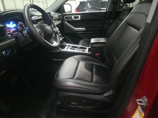 Used 2023 Ford Explorer XLT w/ Equipment Group 202A AWD/4WD image 17