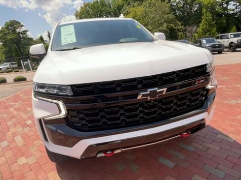 Used 2023 Chevrolet Suburban Z71 w/ Luxury Package AWD/4WD image 4