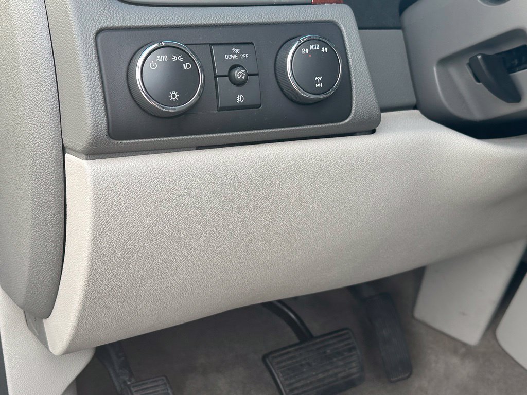 Used 2012 GMC Yukon XL SLT w/ SLT-2 Equipment Package AWD/4WD image 29