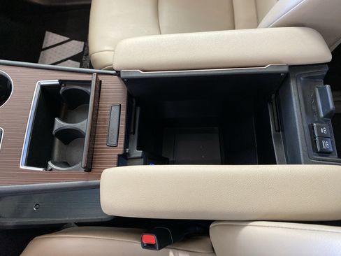 Used 2021 Toyota Sienna XLE image 13