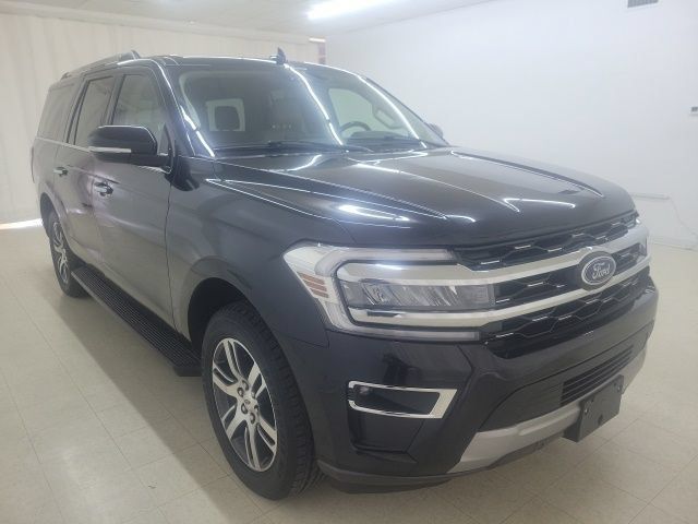 Used 2024 Ford Expedition Max Limited AWD/4WD image 3