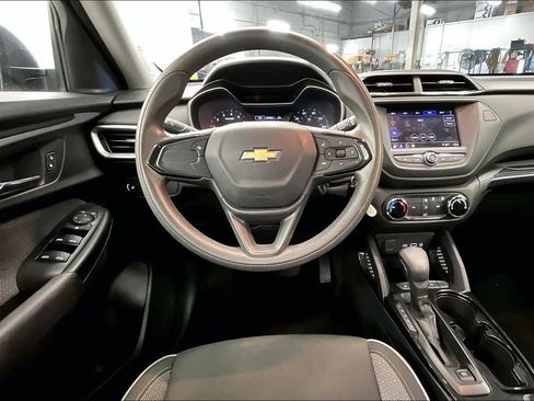 Used 2021 Chevrolet TrailBlazer LS FWD image 4
