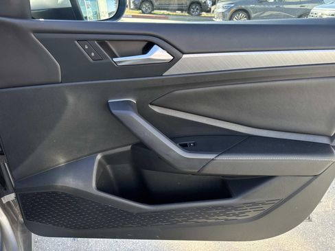 Used 2024 Volkswagen Jetta SE image 13