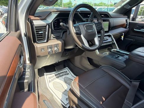 Used 2024 GMC Sierra 2500 Denali w/ Denali Reserve Package AWD/4WD image 17