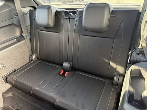Used 2023 Volkswagen Tiguan SE R-Line FWD image 25