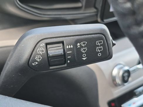 Used 2023 Ford Explorer XLT AWD/4WD image 25