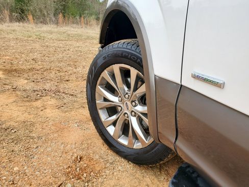 Used 2016 Ford F150 Lariat w/ Equipment Group 502A Luxury image 2