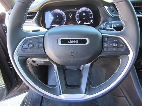 Used 2024 Jeep Grand Cherokee L Altitude image 31