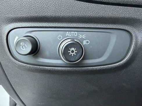 Used 2020 Chevrolet Equinox LT FWD image 22