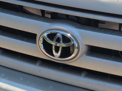 Used 2004 Toyota Highlander 2WD V6 image 12