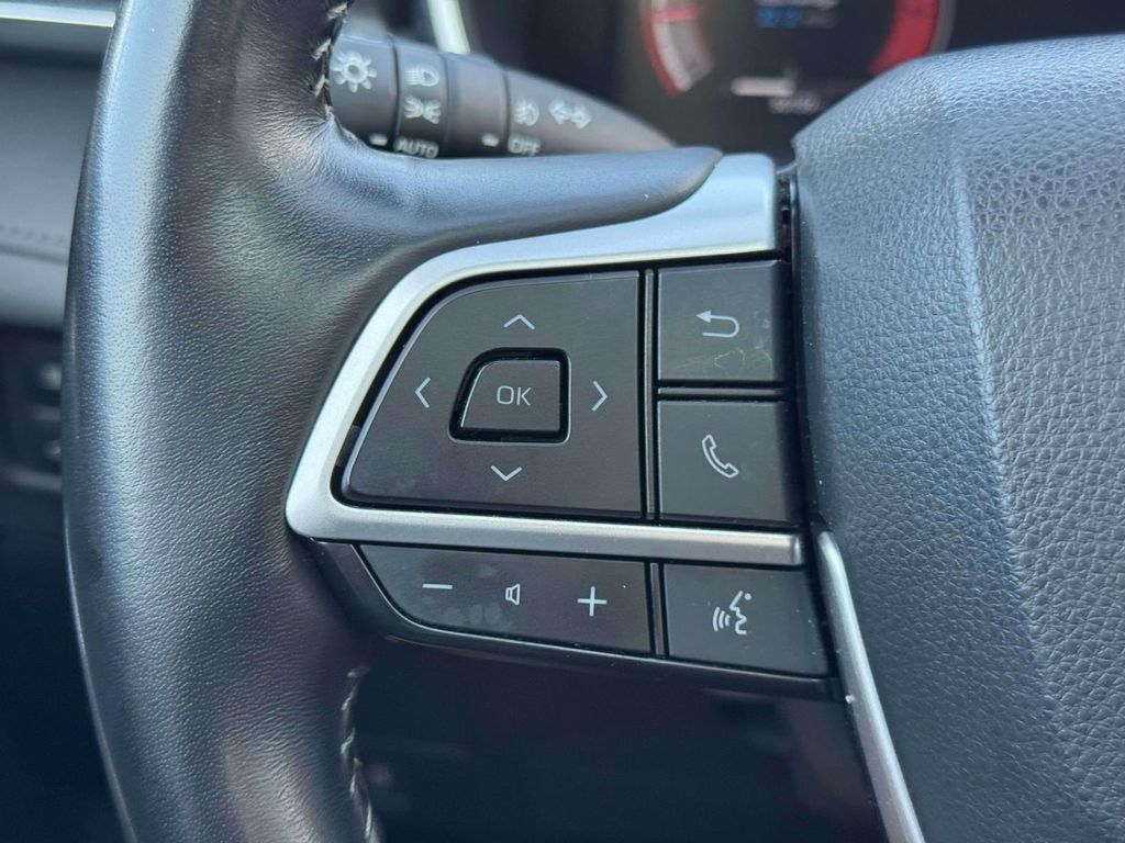 Used 2023 Toyota Highlander Limited AWD/4WD image 25