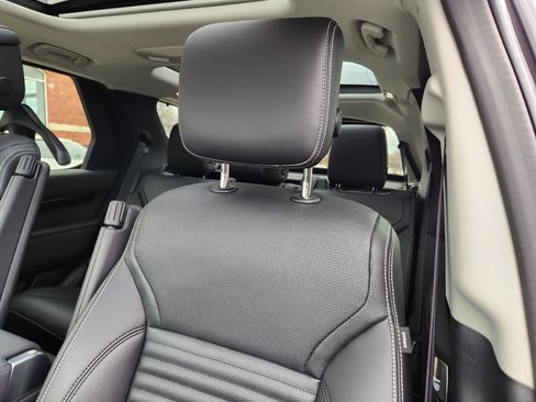 Certified 2024 Land Rover Discovery S image 11