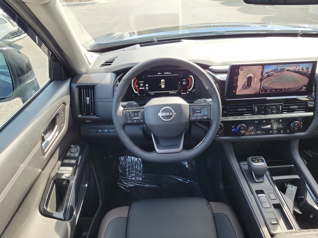 New 2026 Nissan Pathfinder Platinum FWD image 11