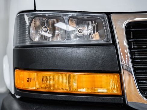 Used 2024 GMC Savana 2500 w/ Driver Convenience Package image 9