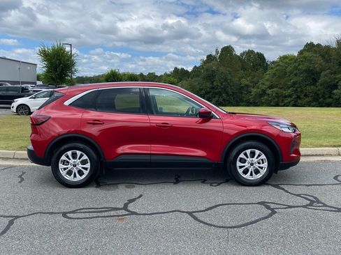 Certified 2023 Ford Escape Active w/ Tech Pack #2 image 3