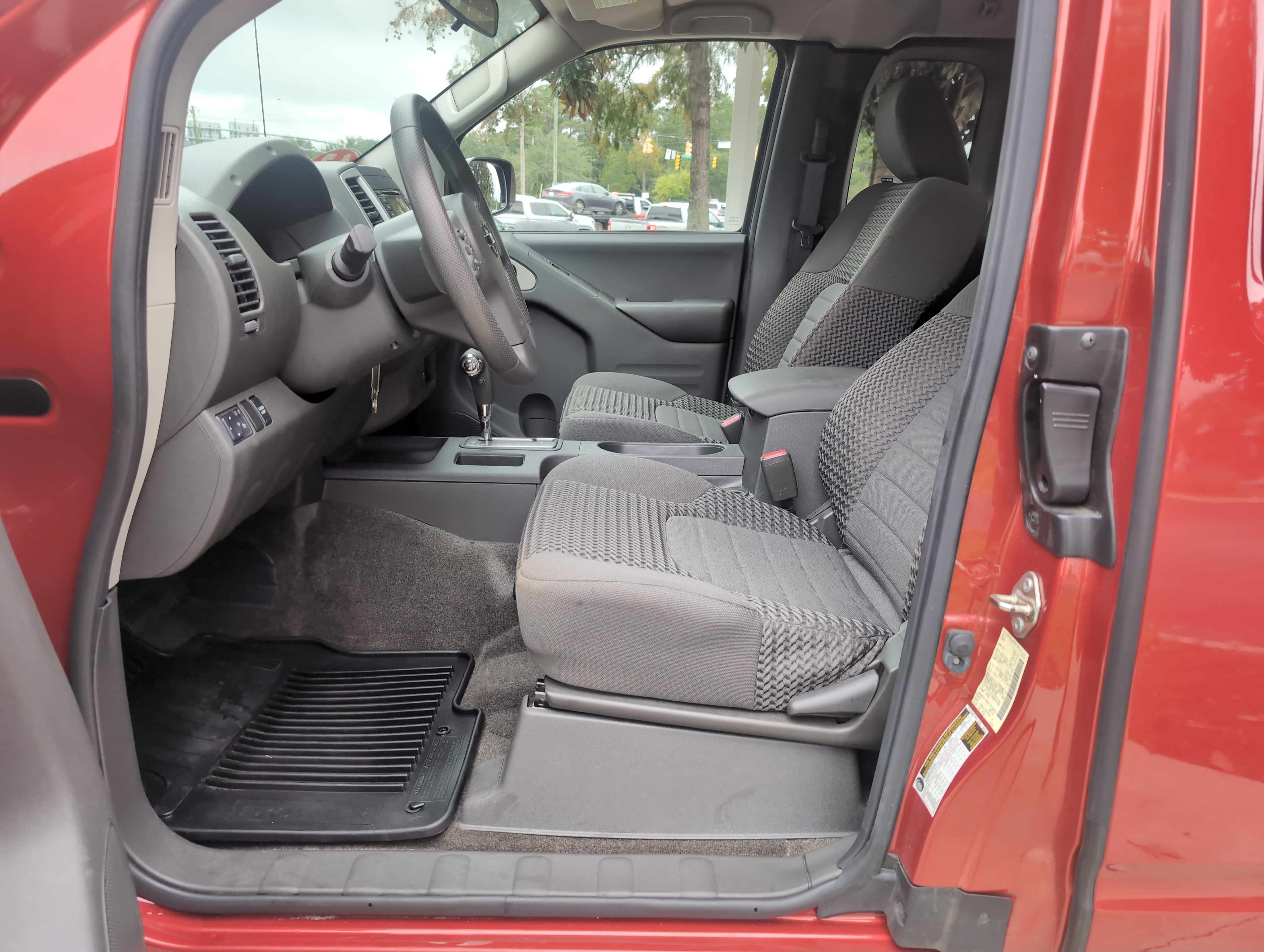 Used 2017 Nissan Frontier SV RWD image 16