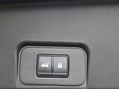 Certified 2025 Nissan Rogue SV image 26