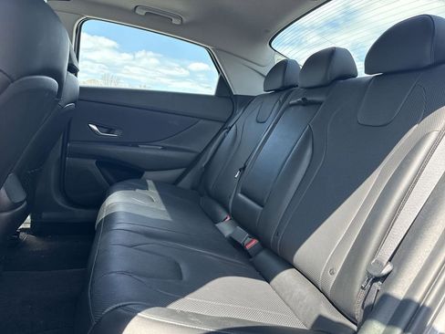 Used 2022 Hyundai Elantra Limited image 25