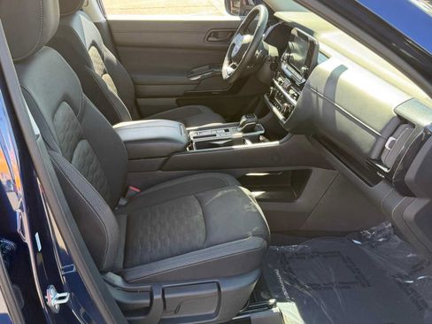 Used 2025 Nissan Pathfinder SV FWD image 31