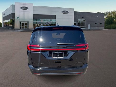 Used 2026 Chrysler Pacifica Limited w/ S Appearance Package FWD image 8