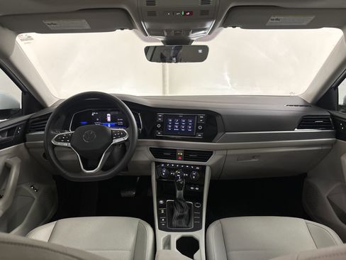 Used 2024 Volkswagen Jetta SE w/ Panoramic Sunroof Package image 18