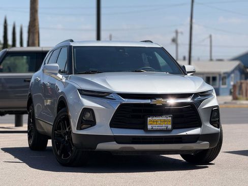 Used 2022 Chevrolet Blazer LT FWD image 2