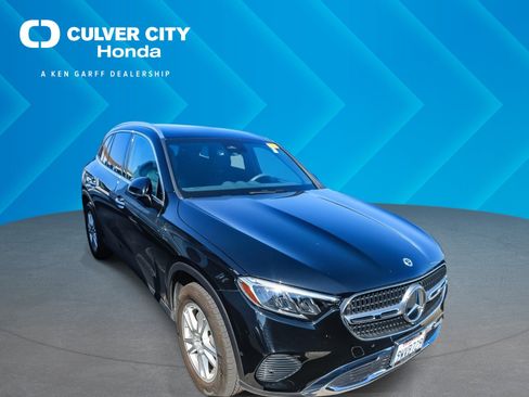 Used 2025 Mercedes-Benz GLC 300 image 1