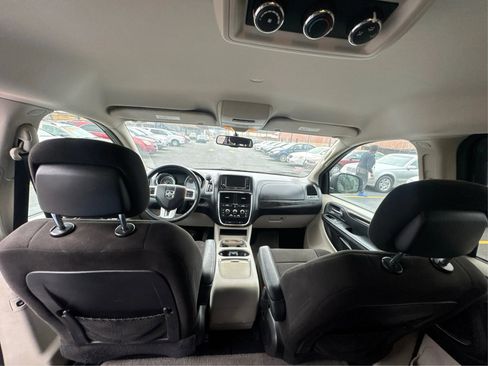 Used 2012 Dodge Grand Caravan SXT w/ UConnect Hands-Free Group FWD image 25