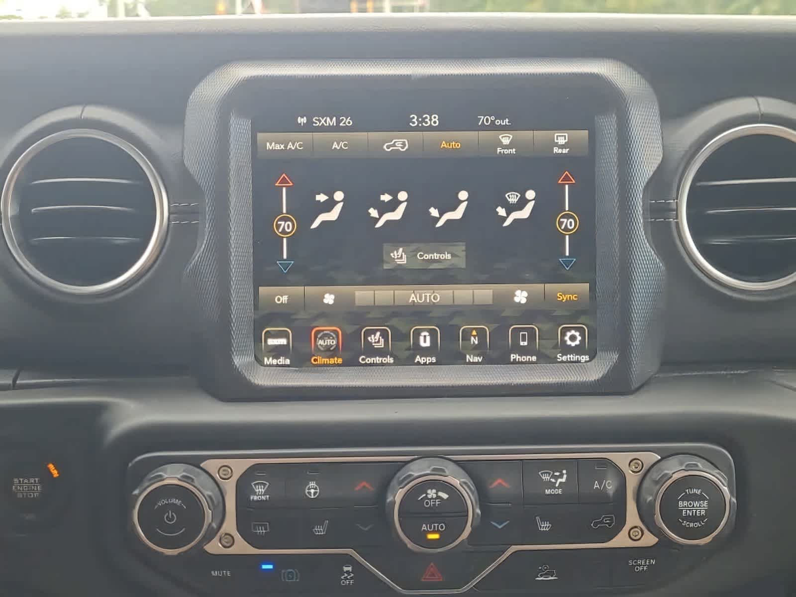 Used 2023 Jeep Wrangler Unlimited Sahara w/ Cold Weather Group AWD/4WD image 18