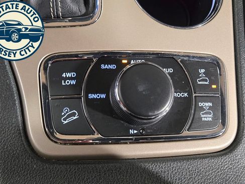 Used 2017 Jeep Grand Cherokee Overland AWD/4WD image 20