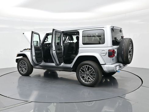 Used 2022 Jeep Wrangler Unlimited Sahara image 46