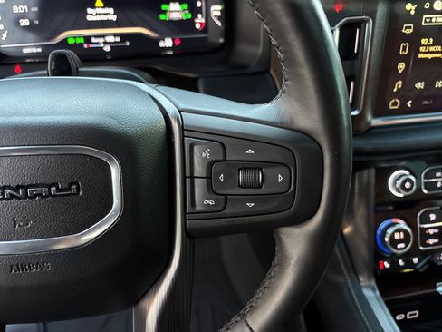 Used 2023 GMC Yukon XL Denali Ultimate image 18