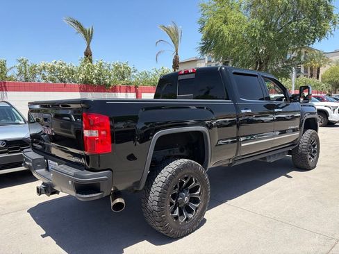 Used 2017 GMC Sierra 2500 Denali w/ Duramax Plus Package AWD/4WD image 2
