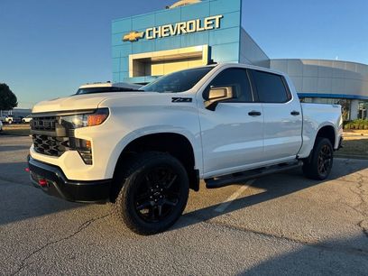 New 2026 Chevrolet Silverado 1500 Custom Trail Boss w/ LPO, Dark Essentials Package