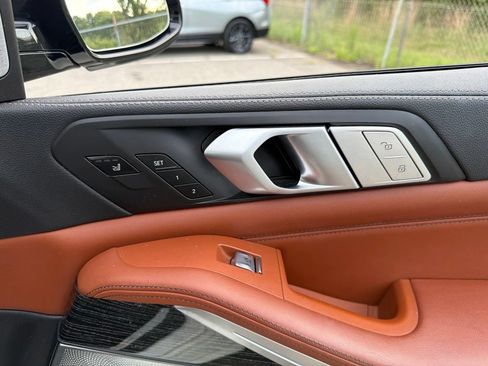 Used 2022 BMW X7 M50i AWD/4WD image 17