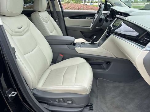 Used 2024 Cadillac XT6 Premium Luxury FWD image 8