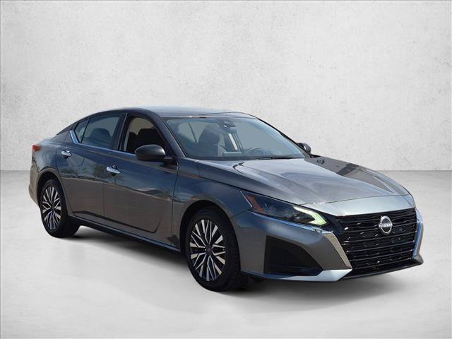 Used 2025 Nissan Altima 2.5 SV FWD image 3