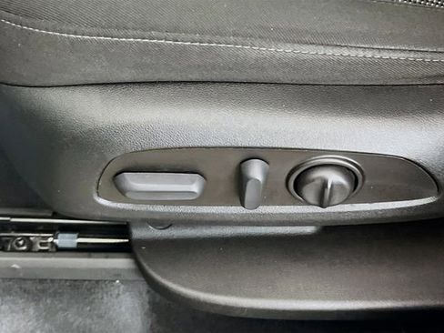 Used 2023 Chevrolet Traverse LT image 18