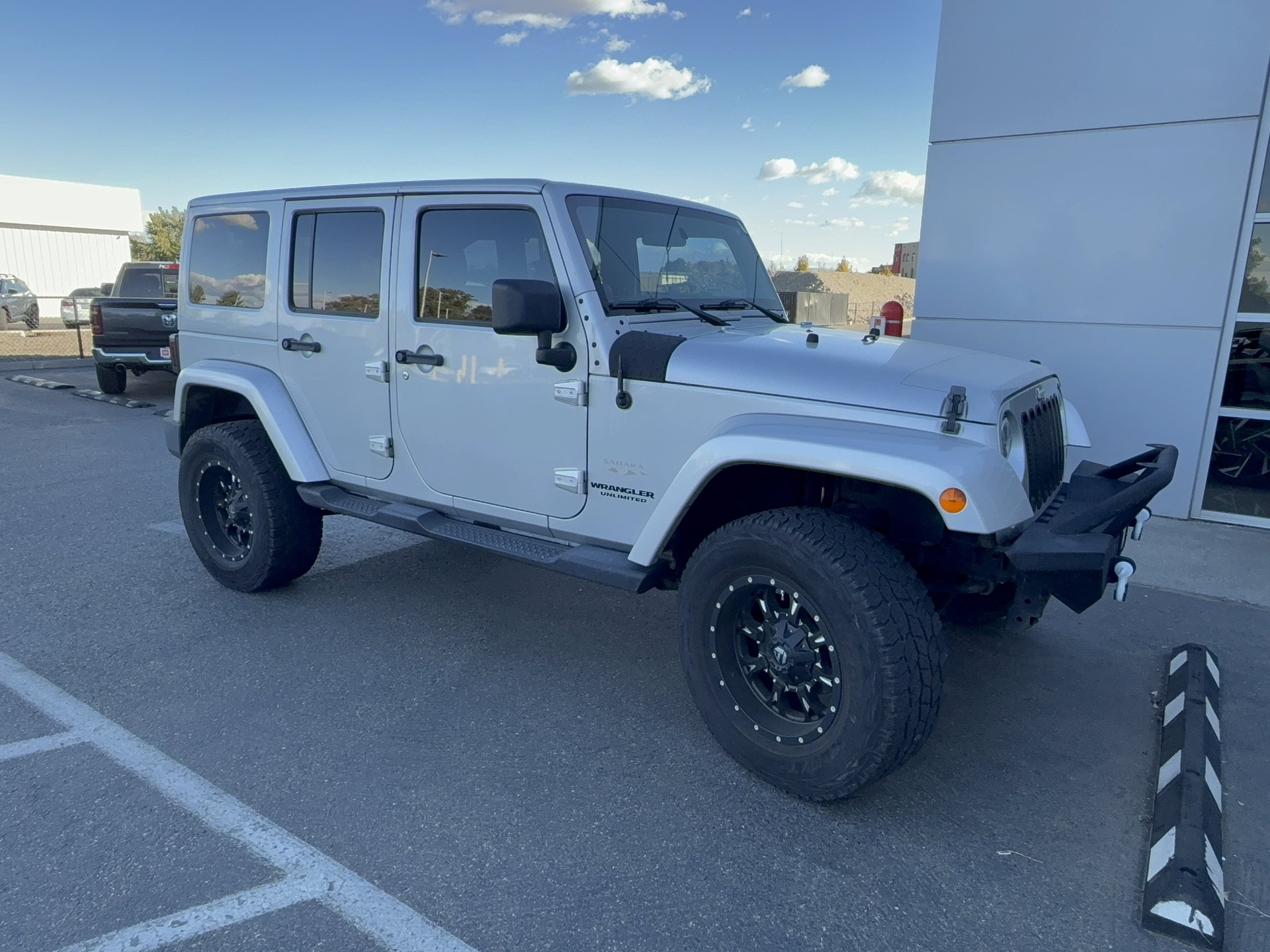 Used 2012 Jeep Wrangler Unlimited Sahara w/ Connectivity Group AWD/4WD image 2