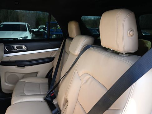 Used 2017 Ford Explorer XLT w/ Equipment Group 202A image 17