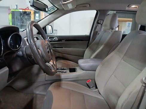 Used 2012 Jeep Grand Cherokee Laredo w/ Laredo E Group image 10